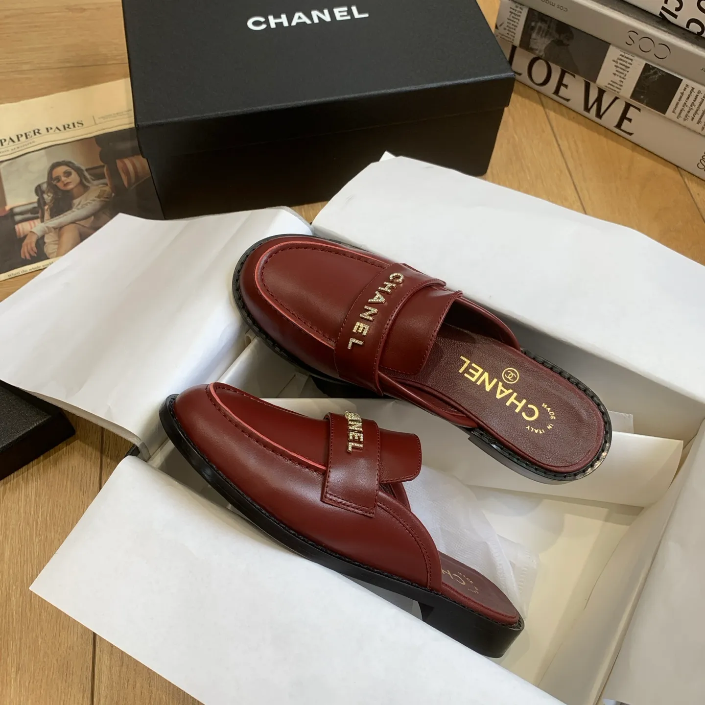 👟👟Ex-factory price 600👟👟 🍀2025 spring and summer new Chanel Chanel small diamond buckle monogram Loaf lazy half-slippers, which can be worn all year round. No matter when you wear them, they are very high-end and durable. You can attract attention when shopping on the street! Easily travel between commuting and leisure occasions, becoming a carefree fashionable and elegant woman ~ Upper: cowhide/butter Lining: lambskin Sole: Italian genuine leather outsole Size: 35-39 (40/41 customized, non-refundable and non-exchangeable